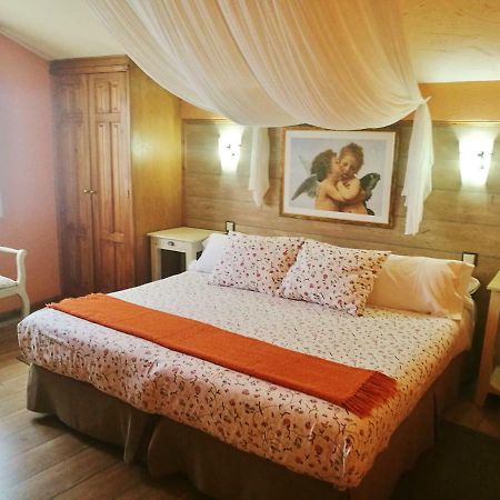 Apartamentos Melchor De Linan Torrelaguna Exterior foto