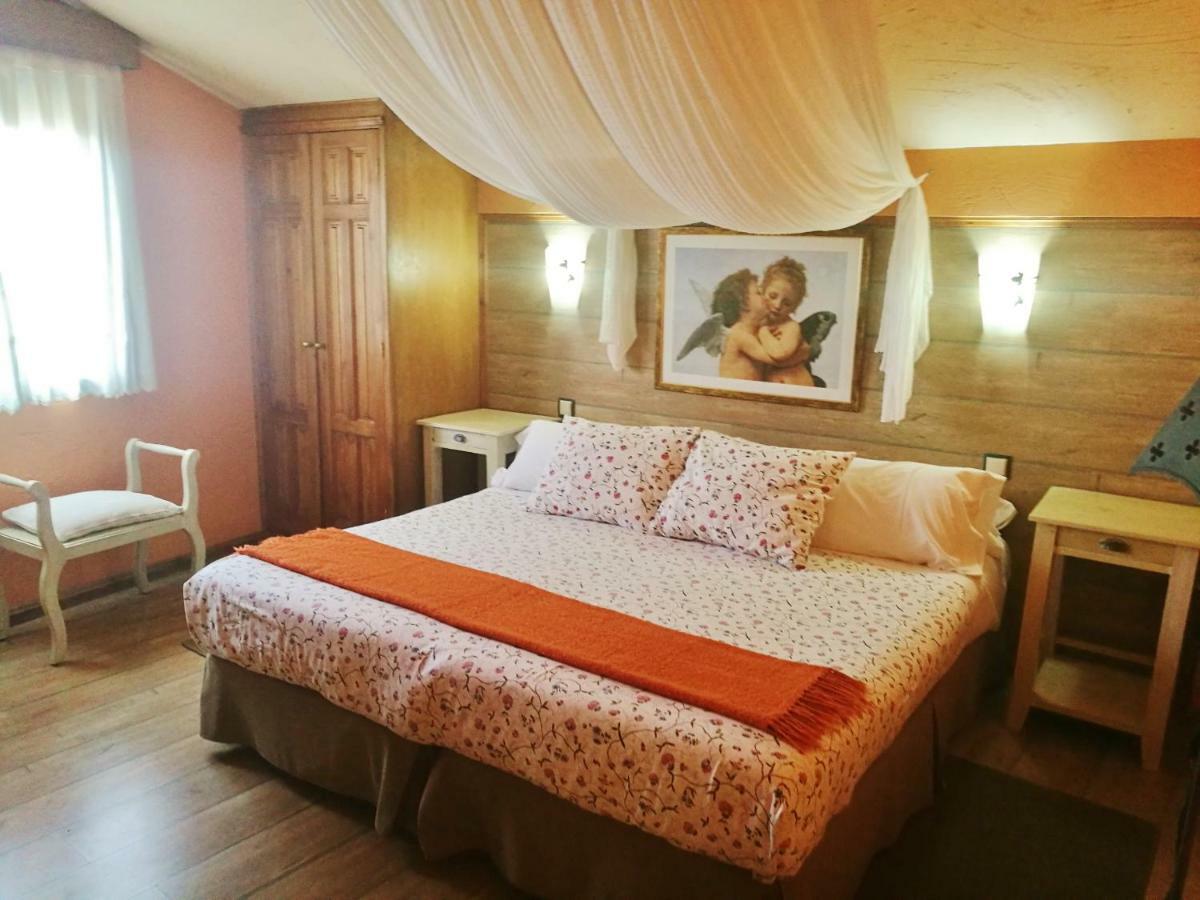 Apartamentos Melchor De Linan Torrelaguna Exterior foto